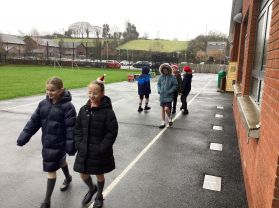 Yr 6 Rm22 completing the Santa Run