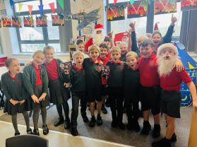 Ho ho ho 🎅🏻! Santa visits Mrs Murphy’s class!