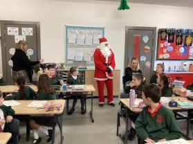Santa Visits Miss Gibson’s class 🎅🏻