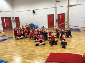 Mrs Murphy’s class having fun on the PE equipment 🤸🏻‍♀️