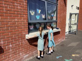 Outdoor Maths: Mrs Thompson’s class on a metre investigation 📏👀